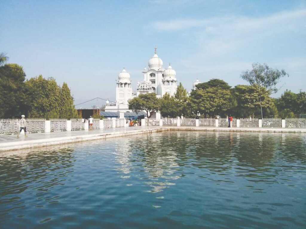 kiratpur taxi service saroyatravels